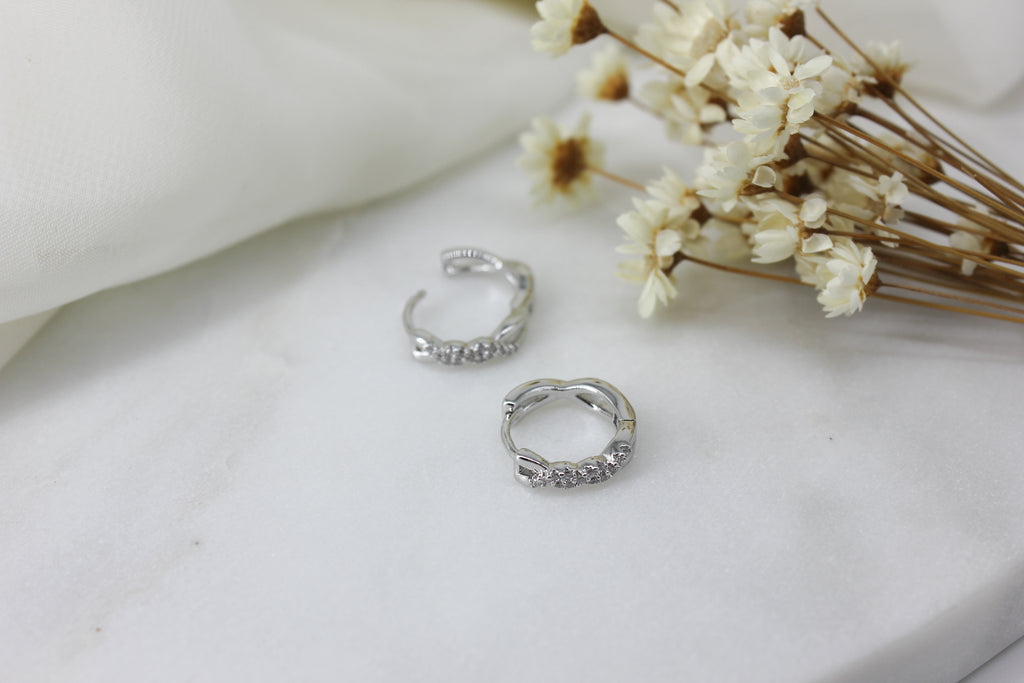 Silver Twist Huggies