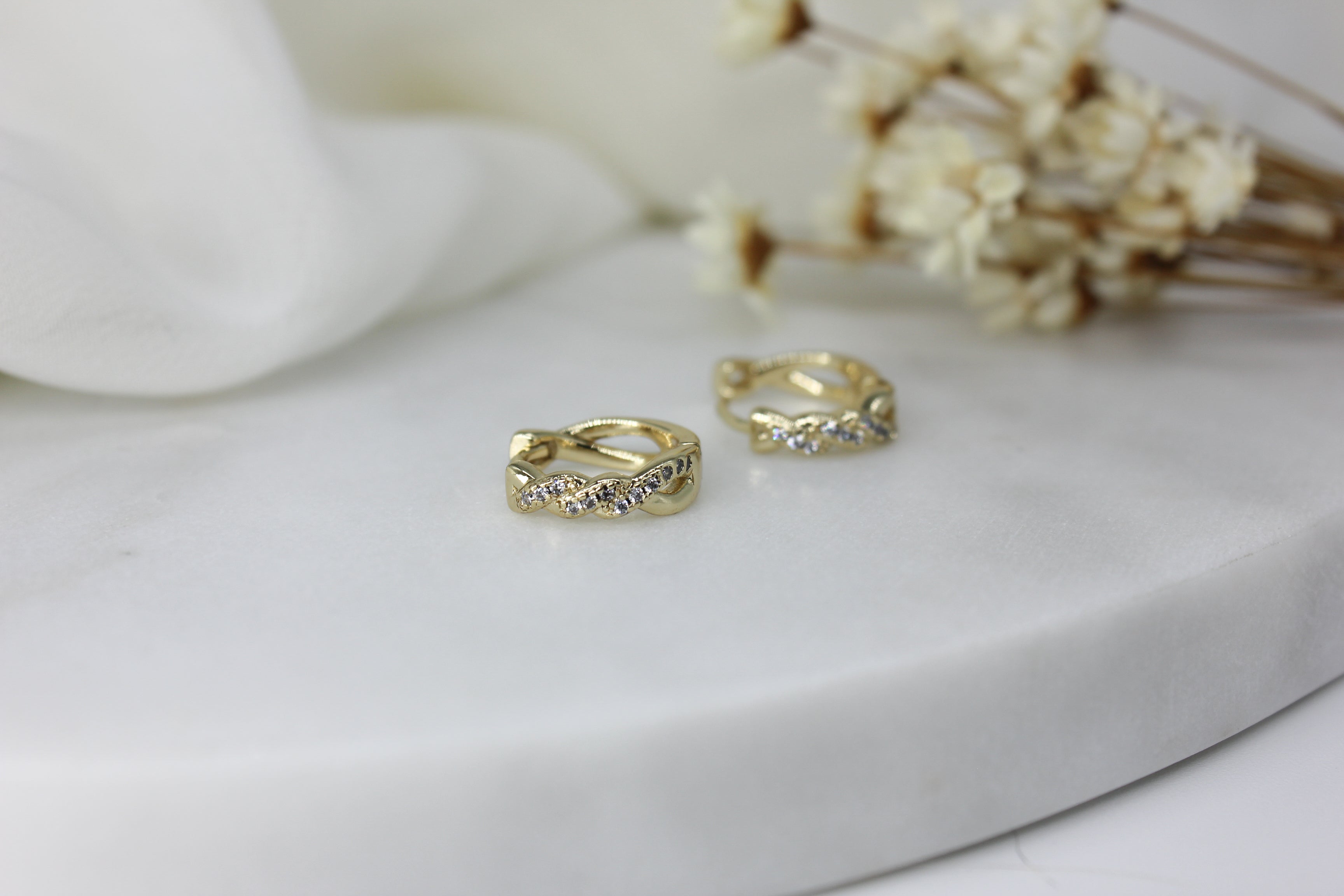 Gold Twist Huggies