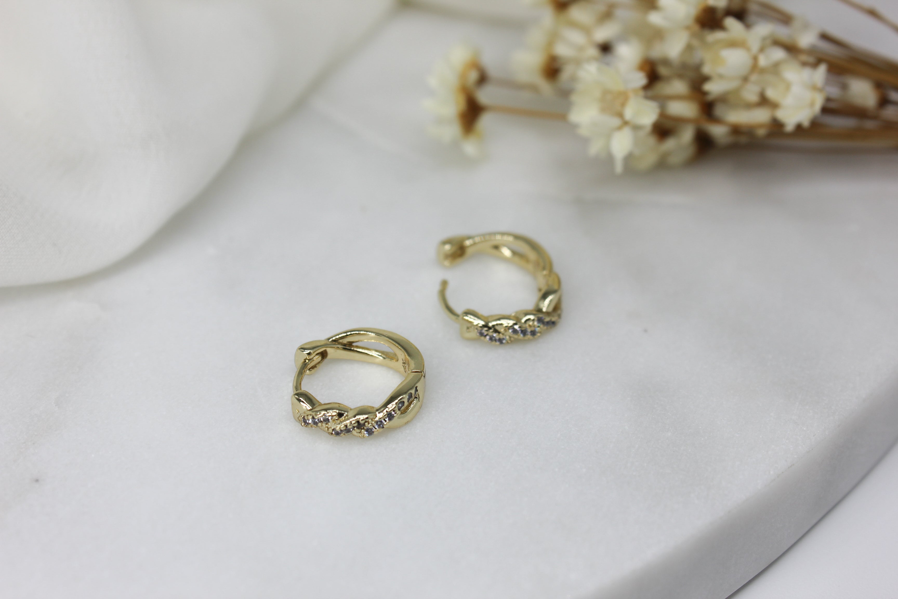 Gold Twist Huggies