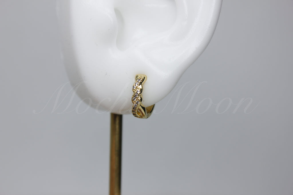 Gold Twist Huggies