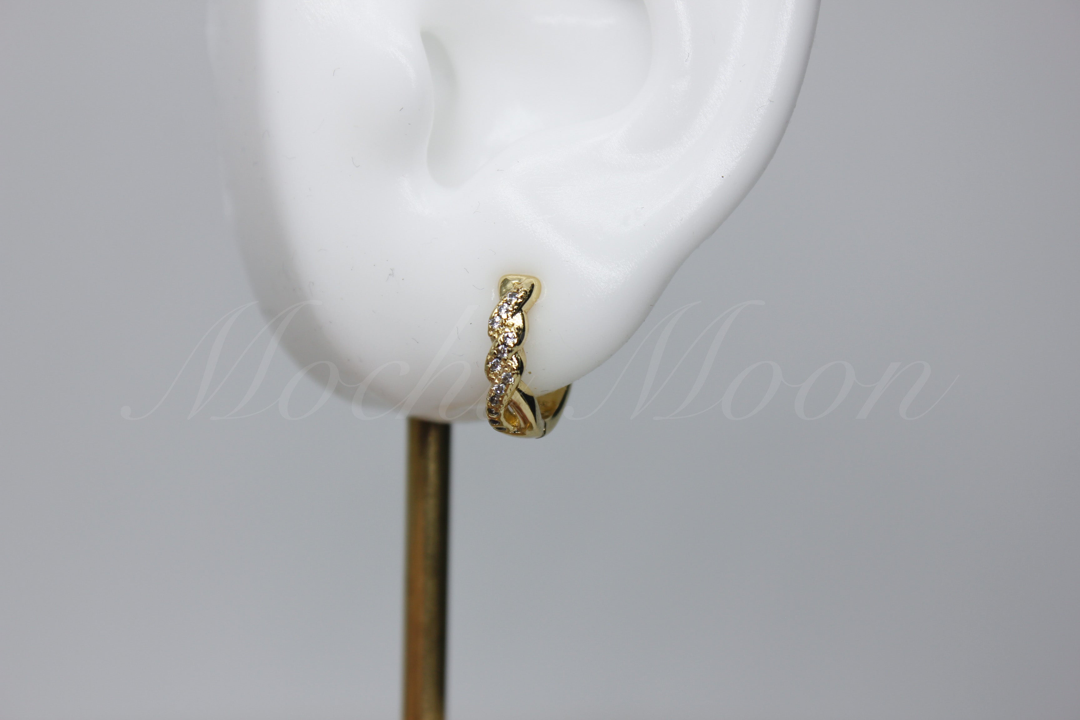 Gold Twist Huggies